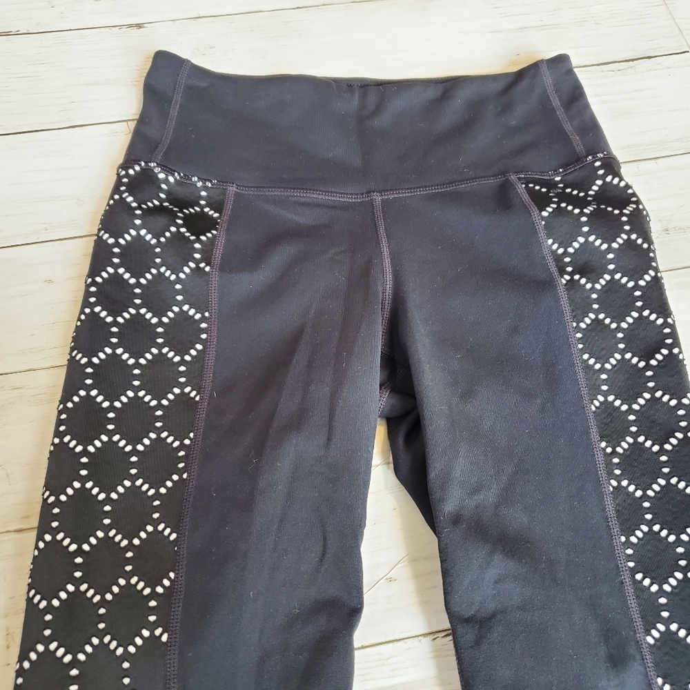 Athleta chaturanga capri legging laser cut eyelet details‎ black size xs - Picture 5 of 13